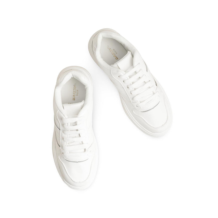 White Casual Sneaker AT7400