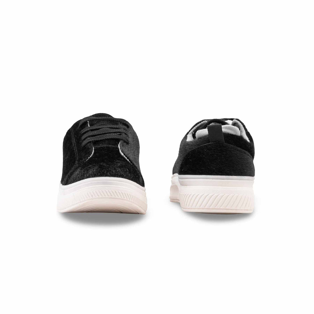 Black Casual Sneaker For Women AT7405