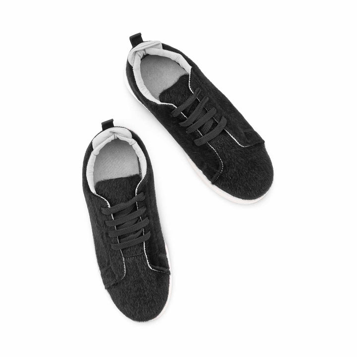 Black Casual Sneaker For Women AT7405