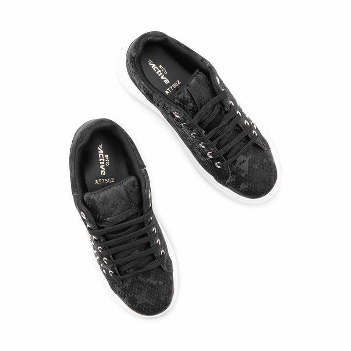 Black Casual Sneaker For Women AT7502