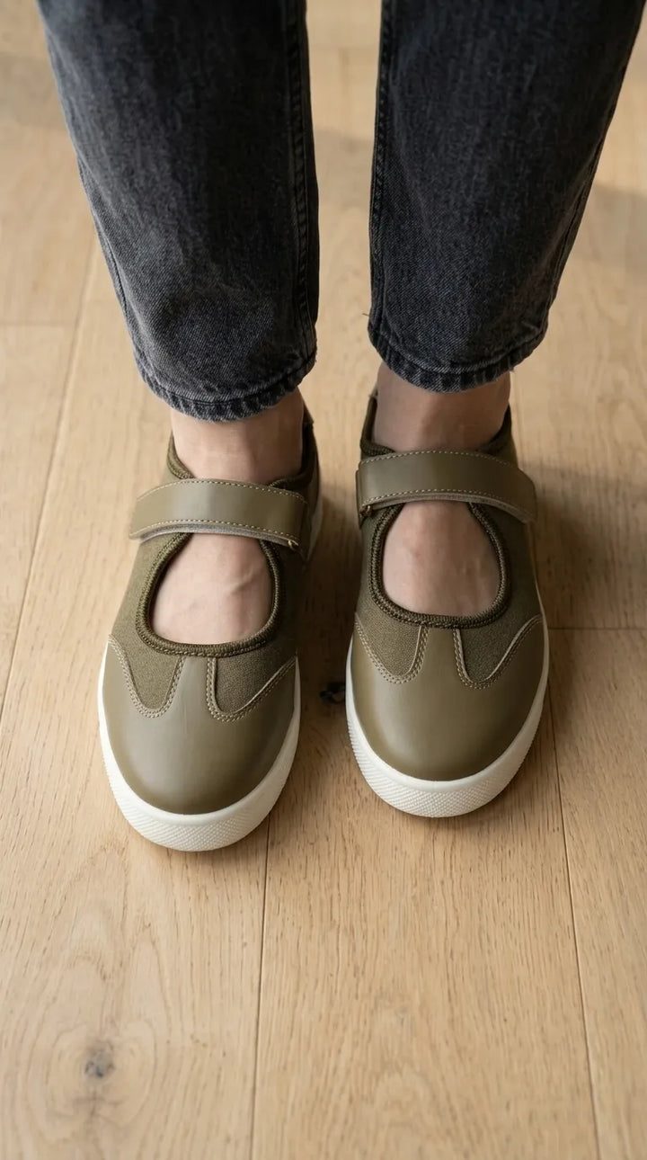 Brown Sneaker For Ladies AT9167