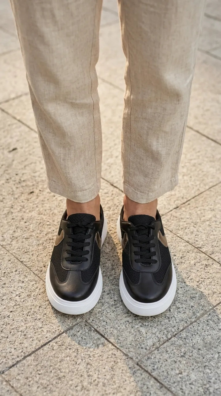 Black Sneaker For Ladies AT9170
