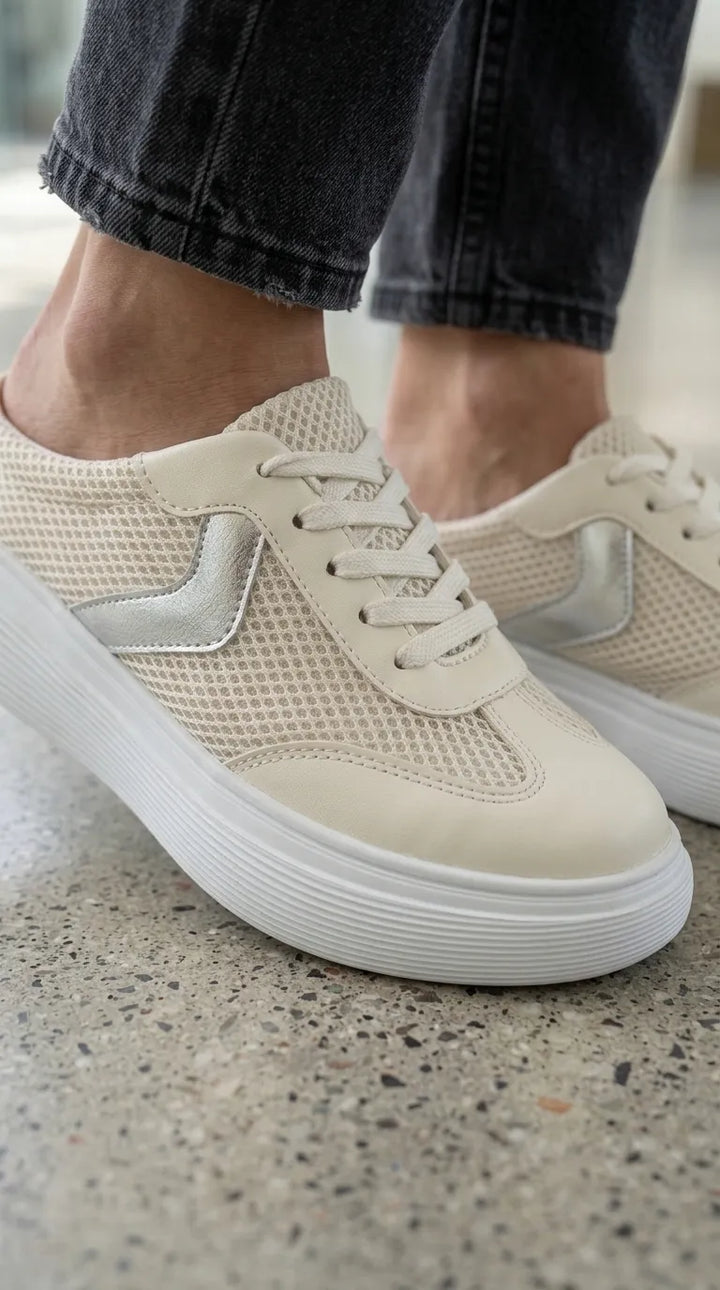 White Sneaker For Ladies AT9170