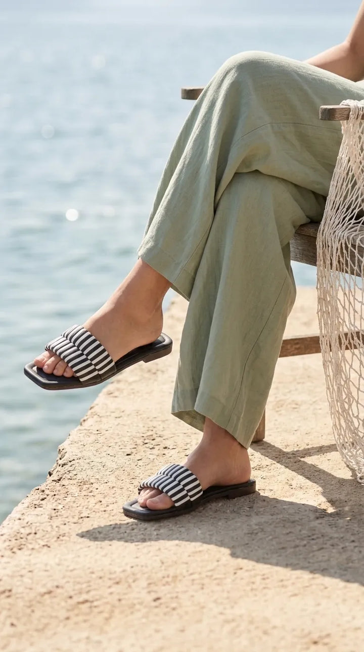 Black Casual Slipper For Ladies CL2354