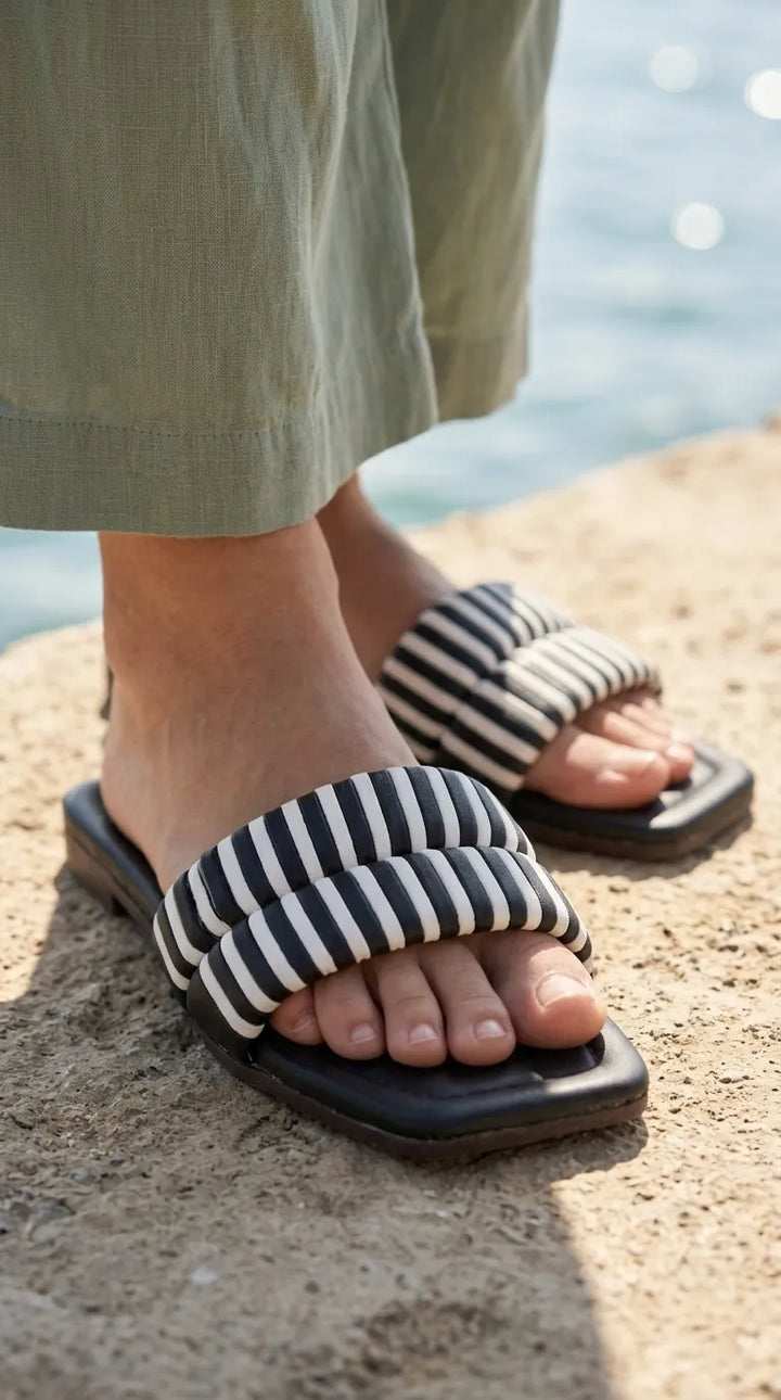 Black Casual Slipper For Ladies CL2354