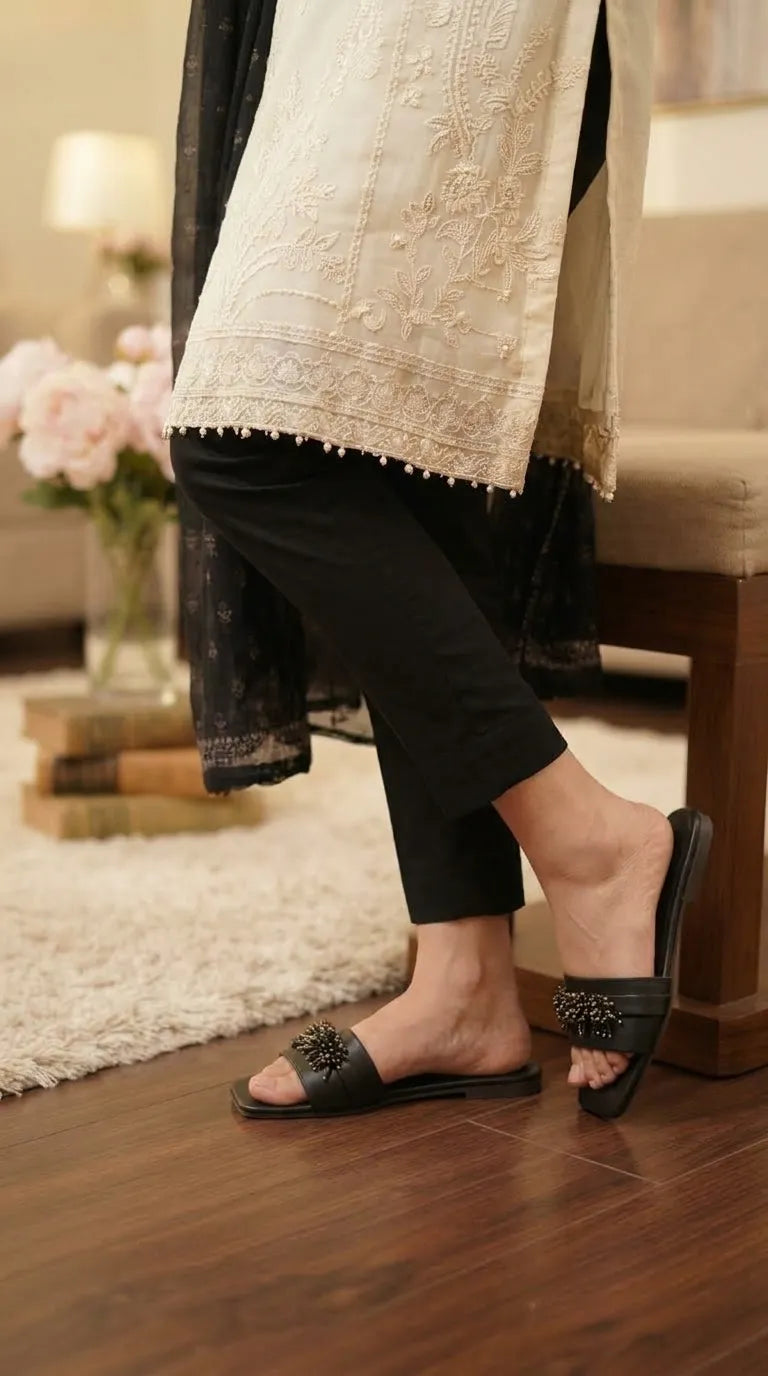 Black Casual Slipper For Women CL2359