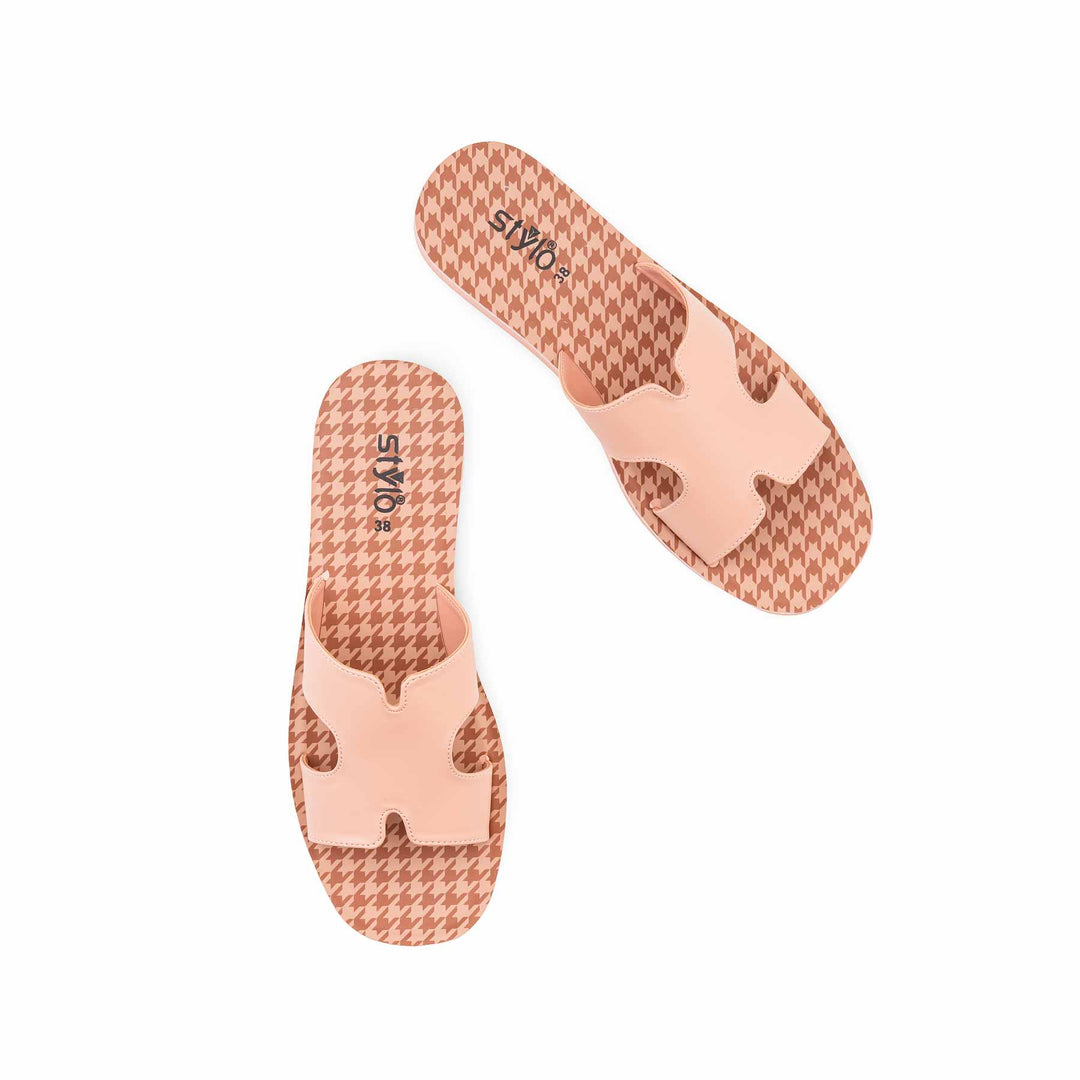 Pink Casual Softy For Women CL5650