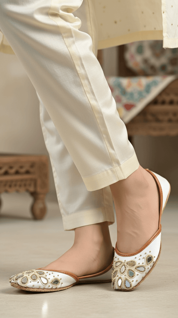 White Khussa EC8537