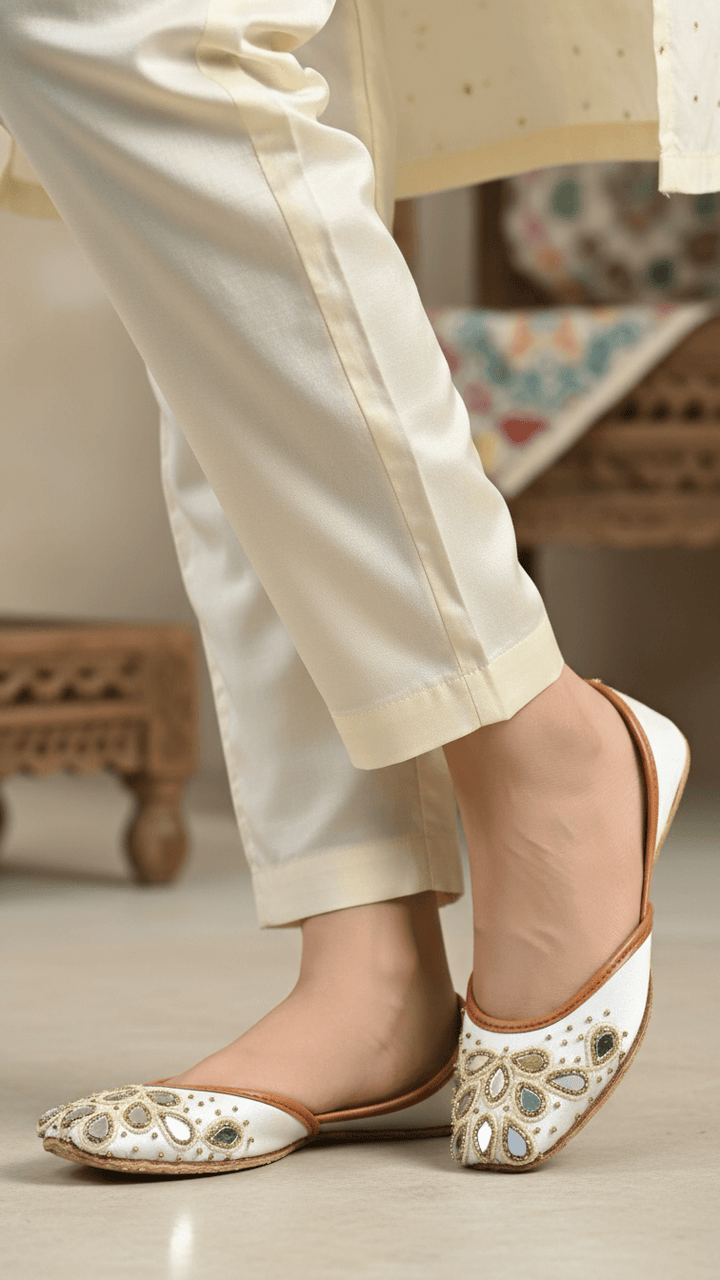 White Khussa EC8537