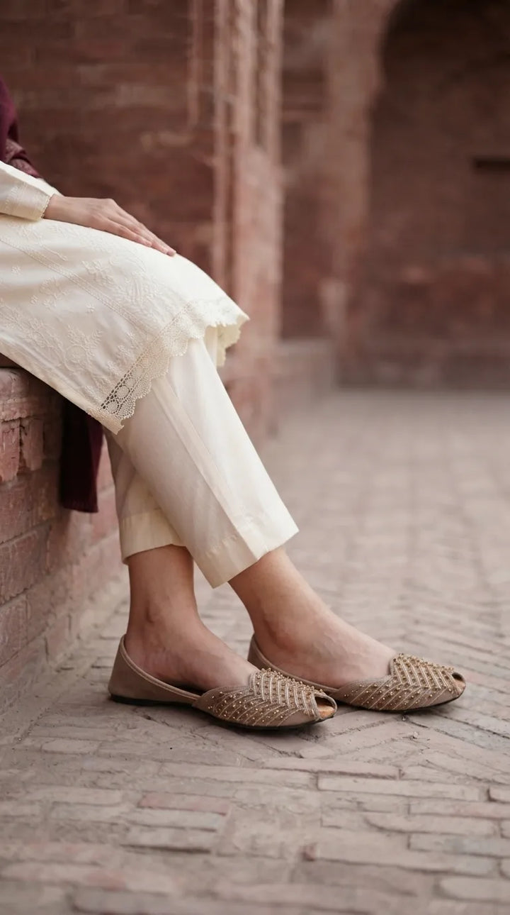 Beige Ethnic Khussa For Ladies EC8791