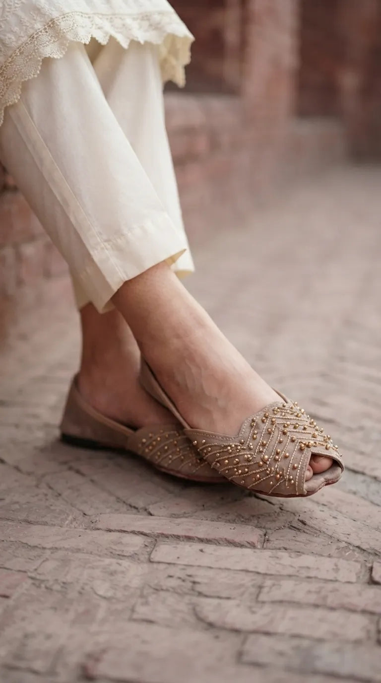 Beige Ethnic Khussa For Ladies EC8791