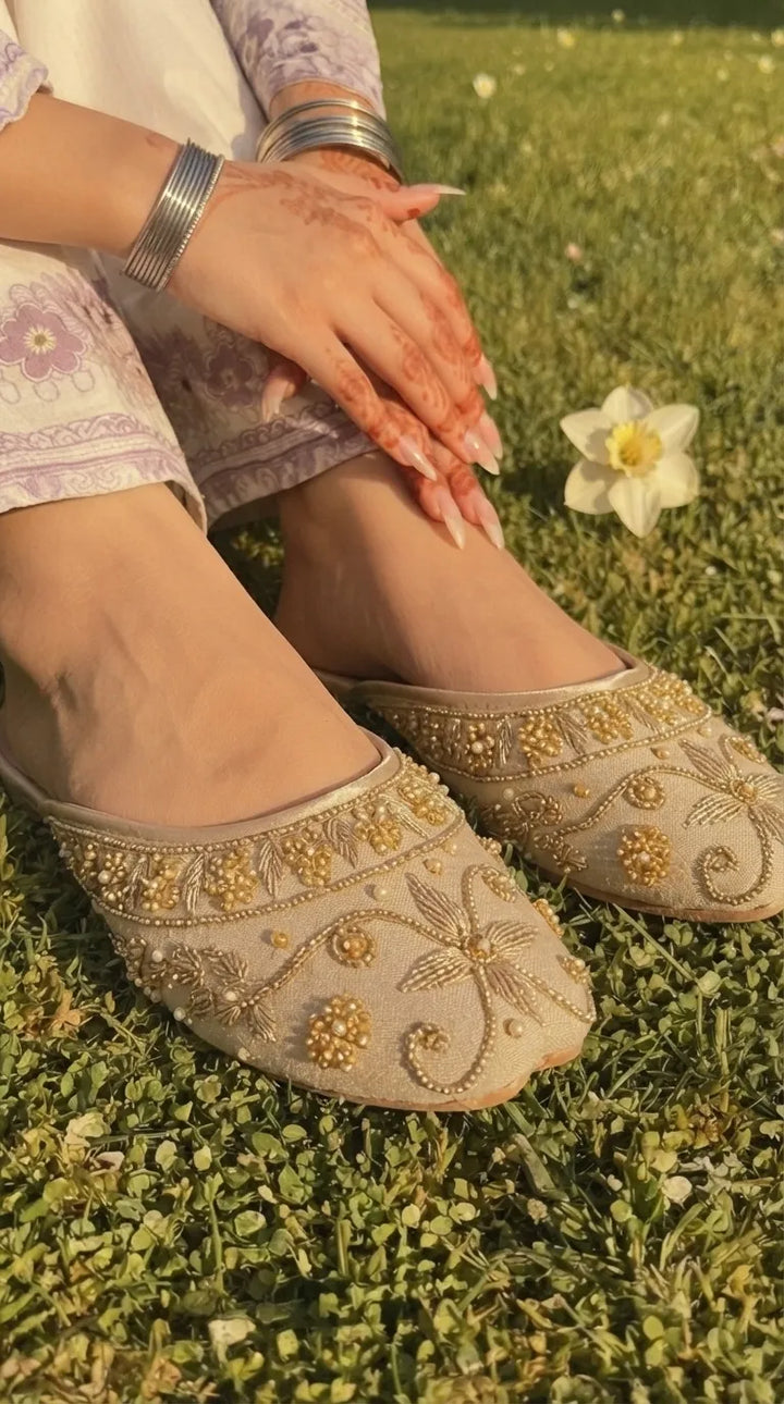 Fawn Ethnic Khussa For Women EC8844