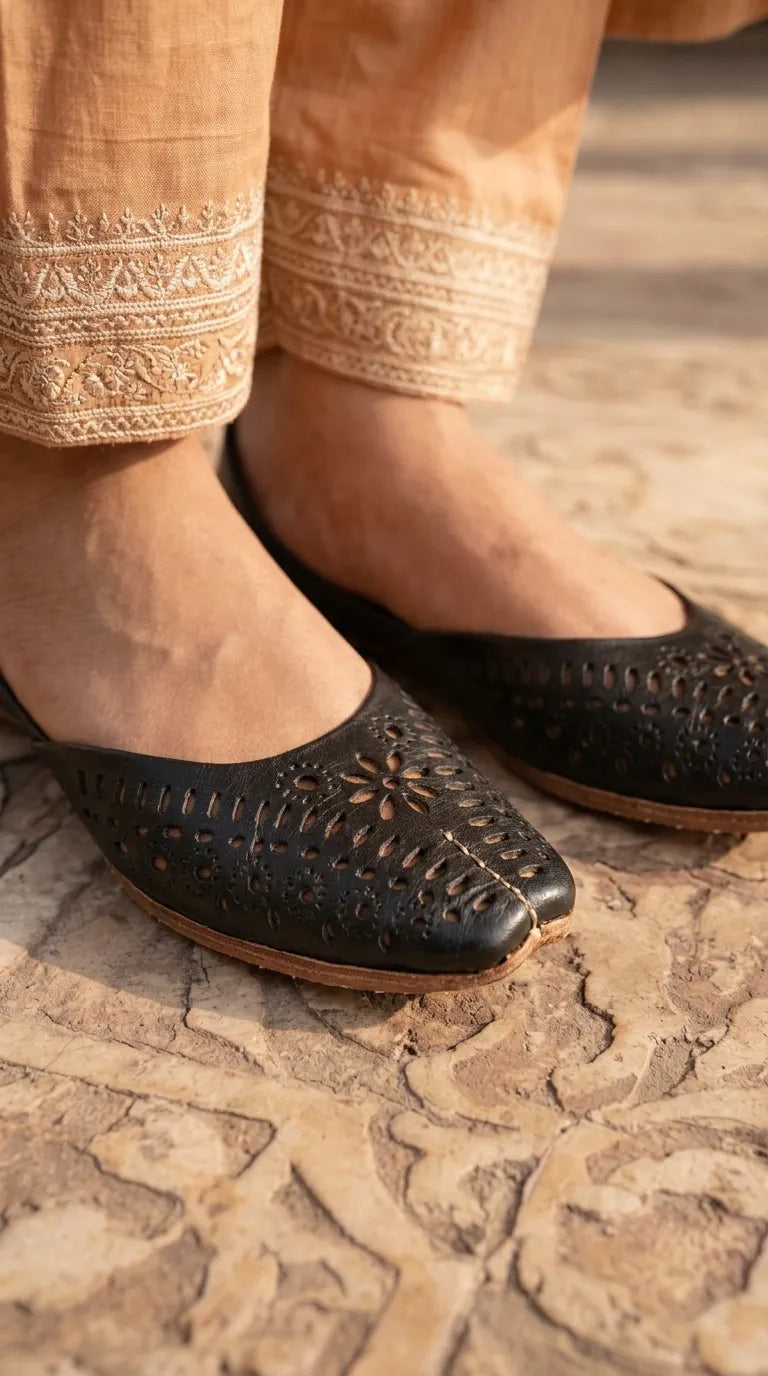 Black Leather Khussa For Ladies EC8928