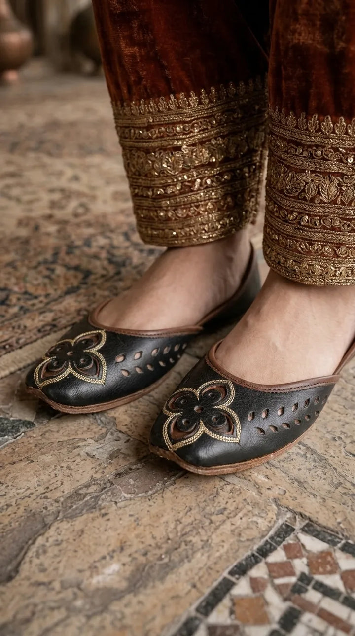 Black Leather Khussa For Ladies EC8935