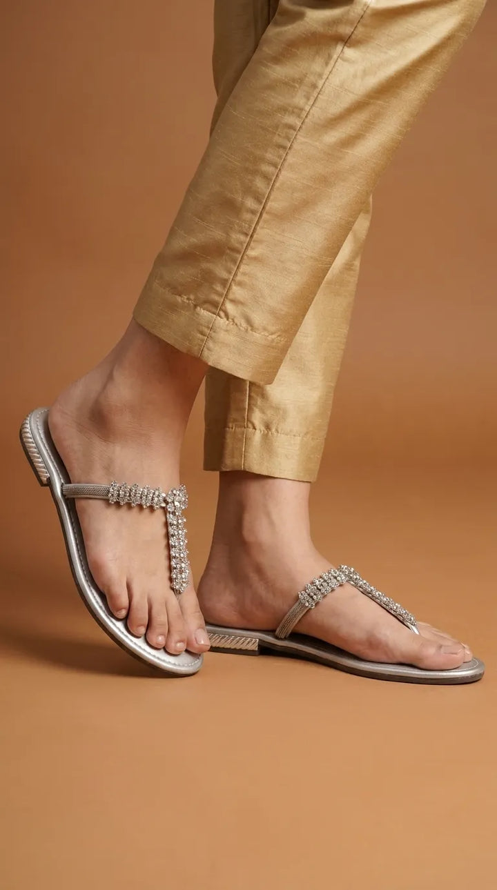 Silver Fancy Chappal For Women FN0866