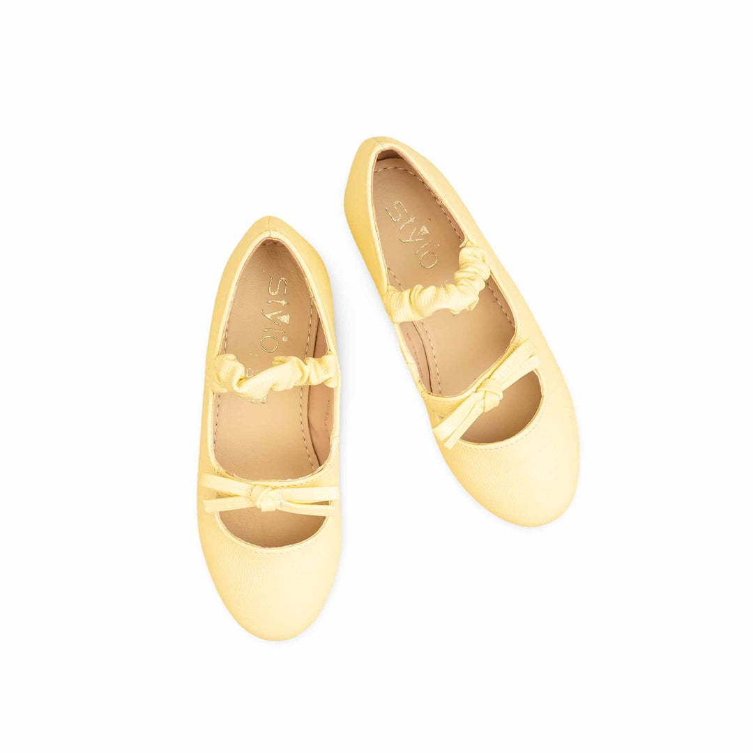 Girls Yellow Casual Pumps KD2641