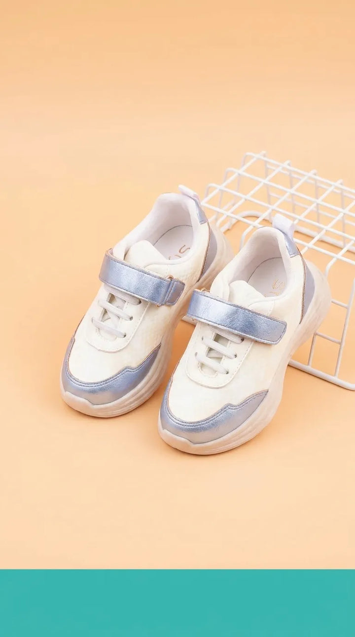 Girls White Casual Jogger KD8112