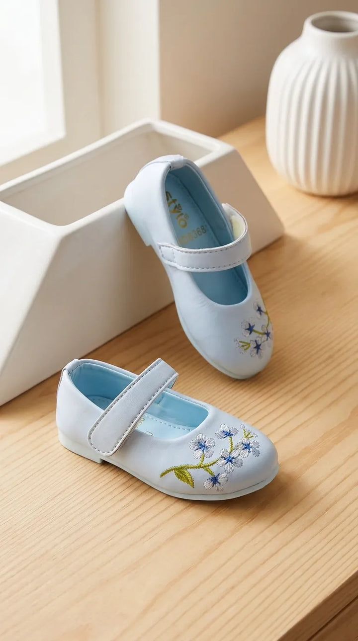 Girls Sky Blue Casual Pumps KD8368
