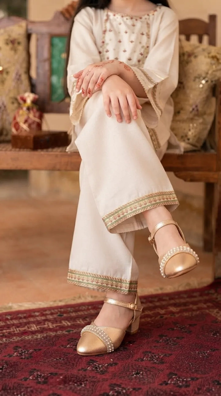 Girls Golden Fancy Pumps KD8400