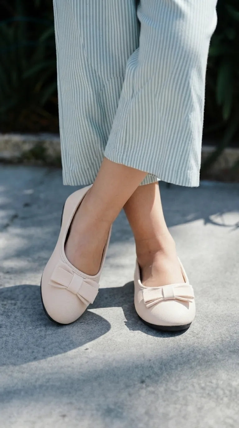 Girls Cream Casual Pumps KD8552