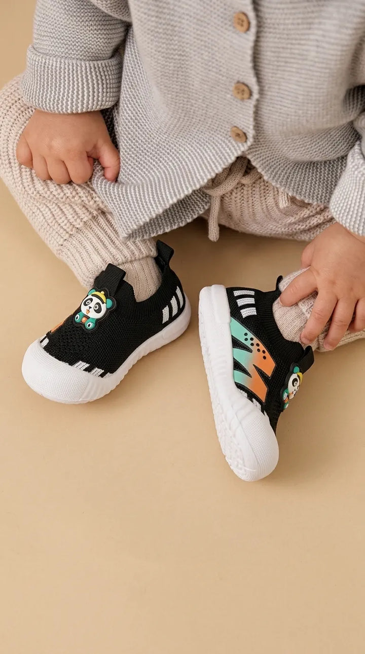 babies-black-casual-booties-kd8730