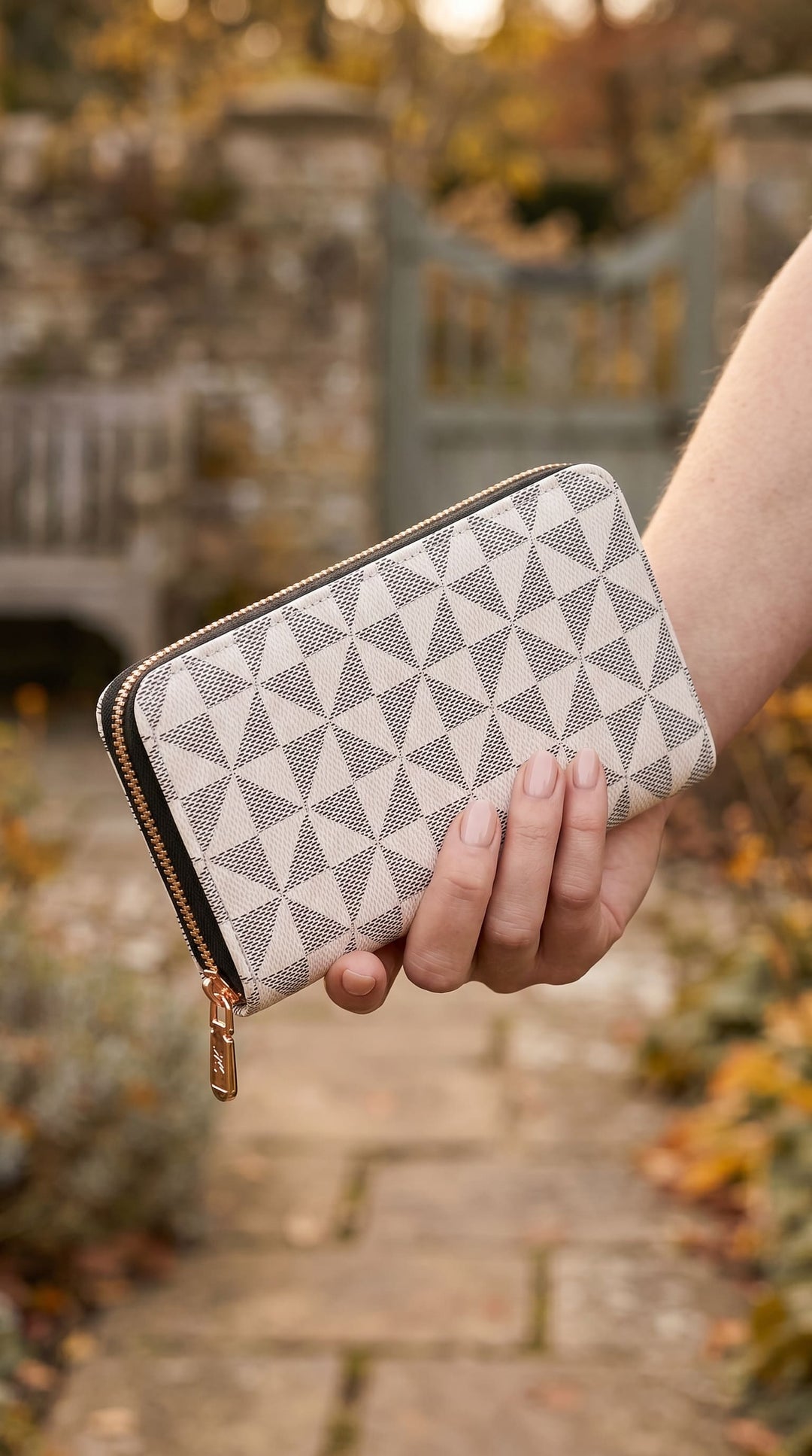 White Casual Wallet For Ladies P71186