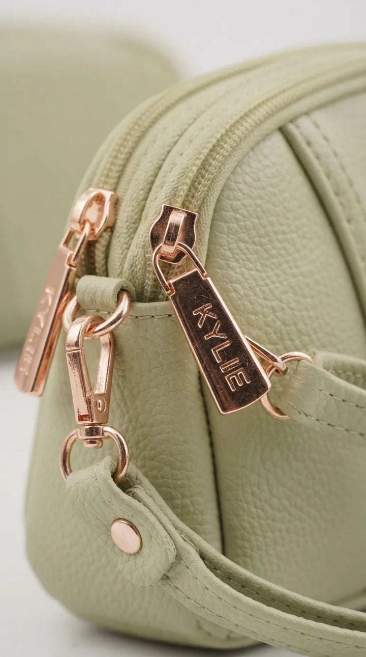Green Casual Pouch For Women P97814