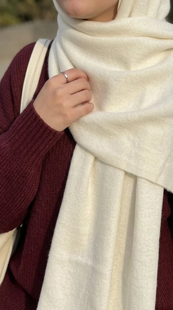 Cream Winter Acrylic Stole PW674808