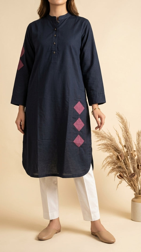 Embellished Khaddar Shirt PW529601